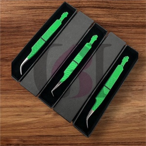 Meilleure pince à épiler incurvée pour extensions de cils, en acier inoxydable, revêtement en poudre vert Kelly, 90 degrés, nouveau design découpé, poignée diamantée, pour la beauté - Product Image 4