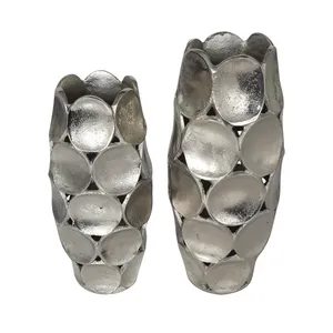 Jarrón de Metal Hecho a Mano, Diseño Contemporáneo, Acabado Plateado, Recipiente Decorativo para Flores Frescas o Artificiales - Product Image 6