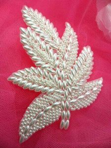Hermoso Broche Tradicional Bordado con Cuentas y Combinaciones de Colores Ricos para Ropa Étnica y Regalos de Celebración - Product Image 4