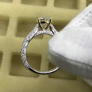 Anillo de compromiso de moissanita de corte brillante redondo de dos tonos con halo oculto, plata de ley 925, engaste pavé, regalo para mujer - Product Image 5