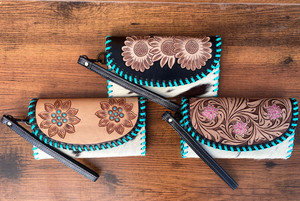 Coque de téléphone portefeuille à motifs occidentaux usinés à la main Collection élégante de portefeuille pochette à bracelet en cuir occidental multi-usages - Product Image 3