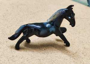Figura de Caballo de Vidrio Soplado a Mano, Negro con Crin Blanca, Pieza de Arte Decorativa con Temática Animal, Artesanía Hecha a Mano - Product Image 3