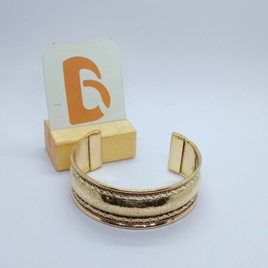 Bracelet manchette en laiton plaqué or, style classique, bijoux unisexe - Product Image 4