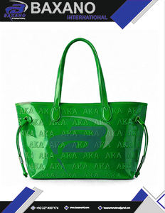 Bolso de Mano de Cuero Patentado Brillante con el Logotipo de la Hermandad Alpha Kapa Alpha, Ligero, Duradero y Elegante para Uso Diario - Product Image 4