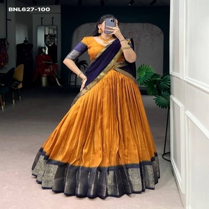 ชุดเลเฮนกา-โชลี-ดูปัตตาคุณภาพสูงลายโดลาพร้อมงานปักดิ้นทอง จากผู้ผลิตที่เมืองสุรัต ขายออนไลน์ในอินเดีย - Product Image 1