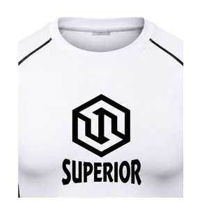 Camiseta deportiva ligera de compresión con tecnología de secado rápido y flexibilidad superior, ideal para el gimnasio y el entrenamiento. - Product Image 6