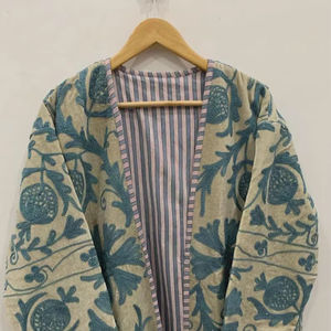 Kimono largo bordado floral Suzani, bata de terciopelo Suzani, chaqueta floral de invierno, chaqueta tipo Duster para mujer, abrigo tipo kimono, regalo para ella - Product Image 1