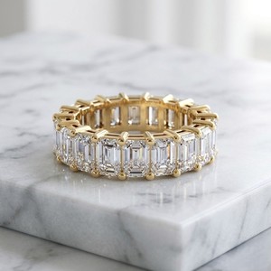 แหวนเพชรแล็บโกรว์ทรงเหลี่ยมมรกต 4.60 กะรัต ตัวเรือนทอง 10K แบบ Eternity Ring สำหรับทุกเพศ พร้อมใบรับรอง - Product Image 1
