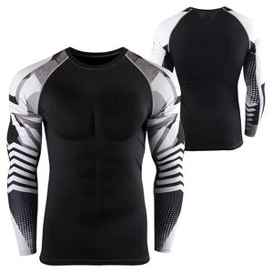Rashguard Blanco y Negro para Entrenamiento Profesional de BJJ, Rashguard de Manga Corta para Hombre y Mujer, Marca Kingz - Product Image 1