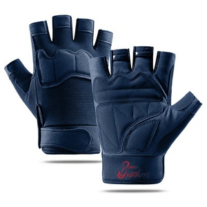 Guantes de Gimnasio de Cuero Resistentes Rojos y Negros, Medios Dedos Descubiertos, con Logotipo Personalizado, para Levantamiento de Pesas y Entrenamiento Físico - Product Image 3