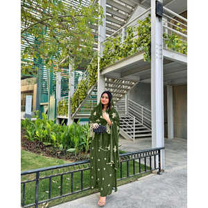 Vêtements indiens et pakistanais de créateur, magnifique ensemble palazzo, haut et dupatta pour un look de soirée - Product Image 4