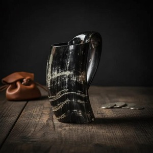 Mug Viking en corne de vache de qualité supérieure avec poignée, idéal pour le miel, l'ale et les cadeaux - Product Image 1