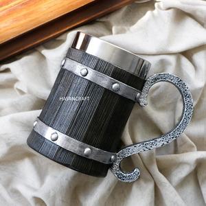 Jarra Vikinga de Acero Inoxidable, Jarra de Cerveza de Acero Inoxidable con Estilo de Madera, Jarra de Cerveza Estilo Pub, Decoración de Bar Renacentista para Amantes de la Cerveza - Product Image 1