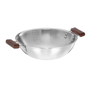 Poêle à frire profonde en acier inoxydable avec poignées en bois et marquages de mesure, robuste, pour la cuisine - Product Image 1