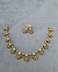 Collar Corto de Lujo con Diseño Floral y Piedras AD, con Juego de Aretes a Juego, Colección de Joyería Femenina de Alta Gama y Calidad Premium - Product Image 2