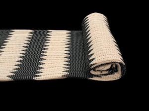 Tela de punto de ganchillo a rayas negras y beige al por mayor para vestidos, tops, cárdigans y costura DIY – Patrón geométrico en zigzag - Product Image 5