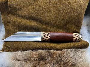 Couteau Viking artisanal, lame en acier carbone, ambidextre, écologique, bois gravé par un artisan, avec étui en cuir - Product Image 4