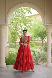 Robe orange tendance pour Navratri, magnifique robe à motifs, vêtements indiens et pakistanais - Product Image 2