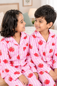 NUEVO Conjunto de Pijama JAIPUR INTERNATIONAL para Niñas y Niños, de Algodón con Estampado de Fresas, Rosa a Rayas, de 2 a 10 Años, Manga Larga, Cierre de Botones - Product Image 5