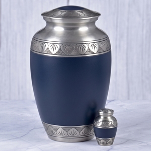 Urna funeraria de latón para adultos con patrón de hojas azules y plateadas, superficie mate, para cenizas humanas, urna conmemorativa. - Product Image 1