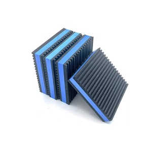Almohadilla de espuma de caucho azul Easyflex de 7/8 pulgadas x 3 pulgadas x 3 pulgadas para soporte de equipos, aislamiento de vibraciones y aplicaciones industriales - Product Image 2