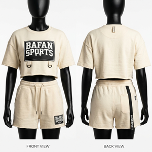 ชุดเสื้อครอปและกางเกงขาสั้นผ้าฝ้ายฟลีซพรีเมียม 280 GSM สีเบจสำหรับผู้หญิง พร้อมโลโก้สกรีนแบบกำหนดเองและรายละเอียดห่วงโลหะ - Product Image 5