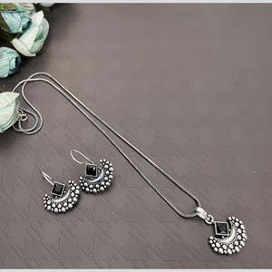 Conjunto de Cadena con Colgante de Piedra Pota Oxidada y Plateada, Joyería Étnica Tradicional para Mujer, Colección Festiva - Product Image 1