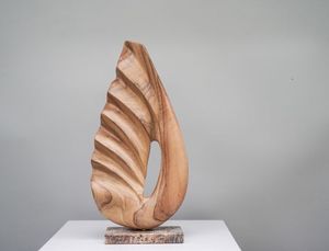 Elegante Escultura de Madera Artística para Mesa, Figura Decorativa para Interiores de Lujo, Estante, Consola, Vitrina - Product Image 1
