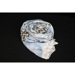 Bufanda Chal Jacquard de Algodón de Longitud Media para Mujer, Estilo Izzu International, Diseño Floral de Alta Calidad, Duradera, Superventas - Product Image 1