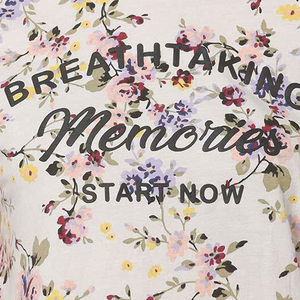 เสื้อยืดสตรีทแวร์แขนสั้นทรงสลิมผ้าเจอร์ซีย์เรียบพร้อมโลโก้แบบกำหนดเอง ระบายอากาศได้ดี คุณภาพสูง ผลิตจากผ้าฝ้ายพรีเมียม 100% - Product Image 6