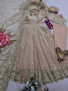 Vestido de novia Anarkali de seda color marfil bordado, largo hasta el suelo, estilo tradicional indio-pakistaní para mujer. - Product Image 4