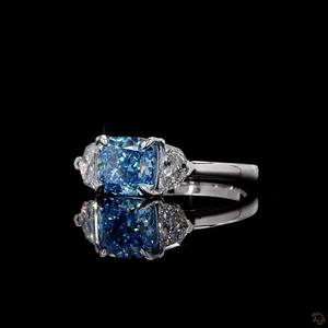 Anillo de Lujo con Tres Piedras de Corte Cojín Azul en Engaste de Garra para Mujer, Oro 10K 14K 18K, Plata 925 935, Bañado en Rodio - Product Image 2