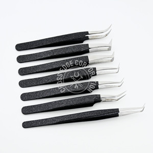 Pinzas de Volumen para Pestañas de Alta Calidad con Punta de Fibra a 45 Grados y Agarre Nano, y Tijeras para Recortar Cejas - Product Image 1