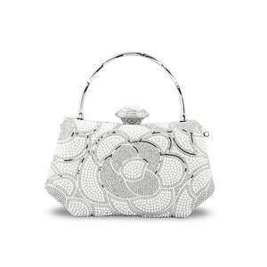 Pochette nuptiale argentée pour femmes - Product Image 1