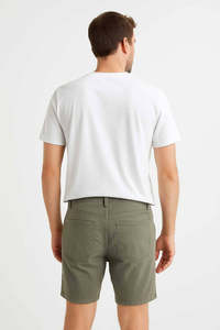 Novedad en Tendencia: Shorts de Mezclilla de Alta Calidad para Hombre, Color Verde Oliva, Diseño Clásico con Bolsillos, Cómodos y Elegantes para un Estilo Urbano - Product Image 4