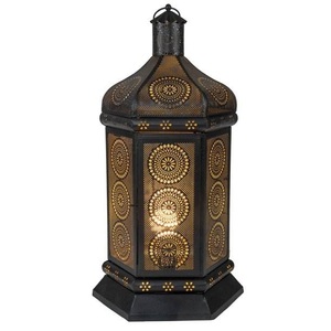 Lanterne en fer sophistiquée pour une ambiance décorative intérieure, offrant un artisanat intemporel et un éclat lumineux polyvalent. - Product Image 4