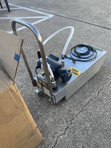 Filtro de grasa calentado New Fron-Line International 10SS Grease Caddy de alta demanda para tijeras de peluquería - Product Image 2