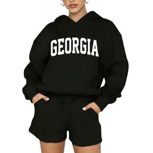 Ensemble 2 pièces décontracté pour femme : survêtement oversize brodé avec logo personnalisé, sweat à capuche et short en tissu éponge écologique - Product Image 2