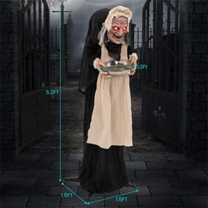 Decorazione di Halloween con Vecchia Signora in Piedi che Saluta - Product Image 2