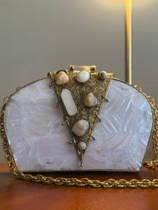 Bolso de mano artesanal de forma irregular para mujer, elegante y hermoso, con revestimiento de latón a un precio razonable por Universal Overseas - Product Image 2