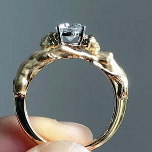Anillo Iced Jewelz de 1.40 Quilates con Corte Redondo, Chapado en Oro Amarillo de 14K para Ella, Certificado IGI, ¡Gran Venta! - Product Image 6