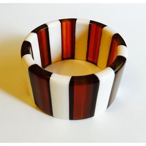 กำไลข้อมือเรซิ่นคริสตัลทำมือ ขอบเรียบ ดีไซน์ทันสมัย - Product Image 5