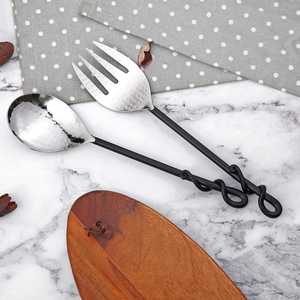 ชุดช้อนส้อมสแตนเลสแบบตอกลาย VIC 50329 จำนวน 5 ชิ้น พร้อมที่ตักสลัด 2 ชิ้น |   ชุดช้อนส้อมระดับพรีเมียม |   ชุดอุปกรณ์บนโต๊ะอาหารสำหรับงานแต่งงาน - Product Image 2