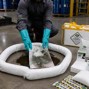 Kit Portátil de Emergencia para Derrames de Petróleo con Bolsa Absorbente de 15L, Material Ecológico 100% Polipropileno - Product Image 1