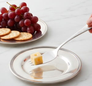 Couteau à fromage en acier inoxydable, finition miroir argenté, avec manche gravé en forme de feuille, pour usage en cuisine - Product Image 6