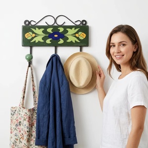 Porte-manteau mural multifonctionnel en céramique verte rustique avec rail, motif perles artistiques - Product Image 4