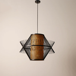 Lampe en bambou et rotin artisanale, éclairage décoratif haut de gamme pour les espaces de vie - Product Image 3