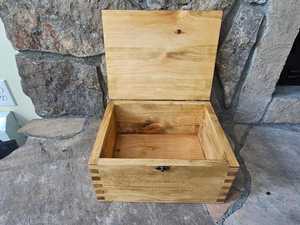 Créations de boîtes en bois uniques, faites à la main, écologiques, coffre de rangement de table poli, objet d'art moderne, coffre de collection élégant, artisanat de souvenir - Product Image 3