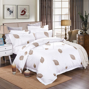 Juego de sábanas de buena calidad para el hogar con tela duradera y mano de obra profesional. - Product Image 1