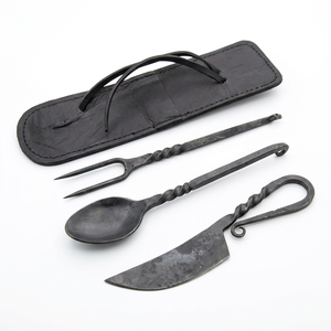Tenedores y Cucharas de Hierro Forjados a Mano con Diseño Artesanal Grabado, Estilo Rústico para Servir, Cocinar y Decorar el Hogar - Product Image 1